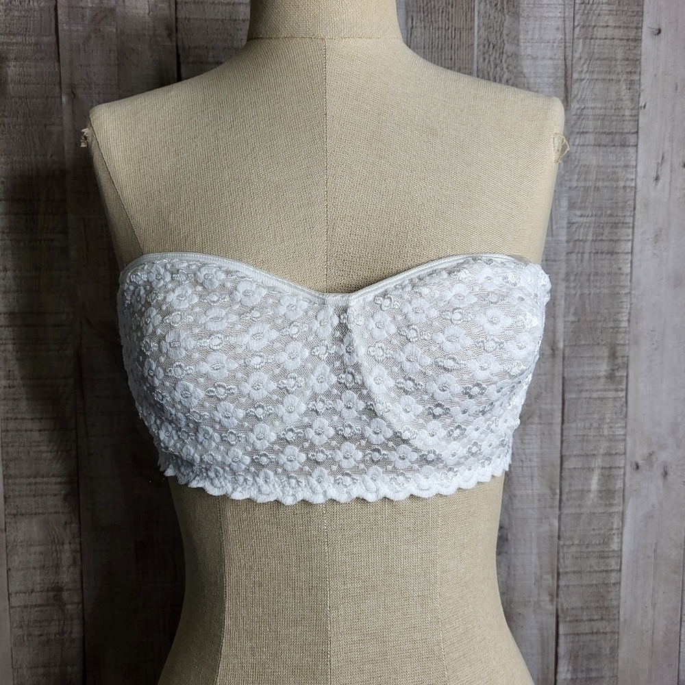 Olga Strapless Underwire White Lace Bra. Style# 36632